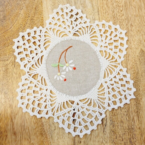 Vintage Handmade Linen OrnateCrocheted Edges Set Of 6 Tablecloth - Picture 2 of 6